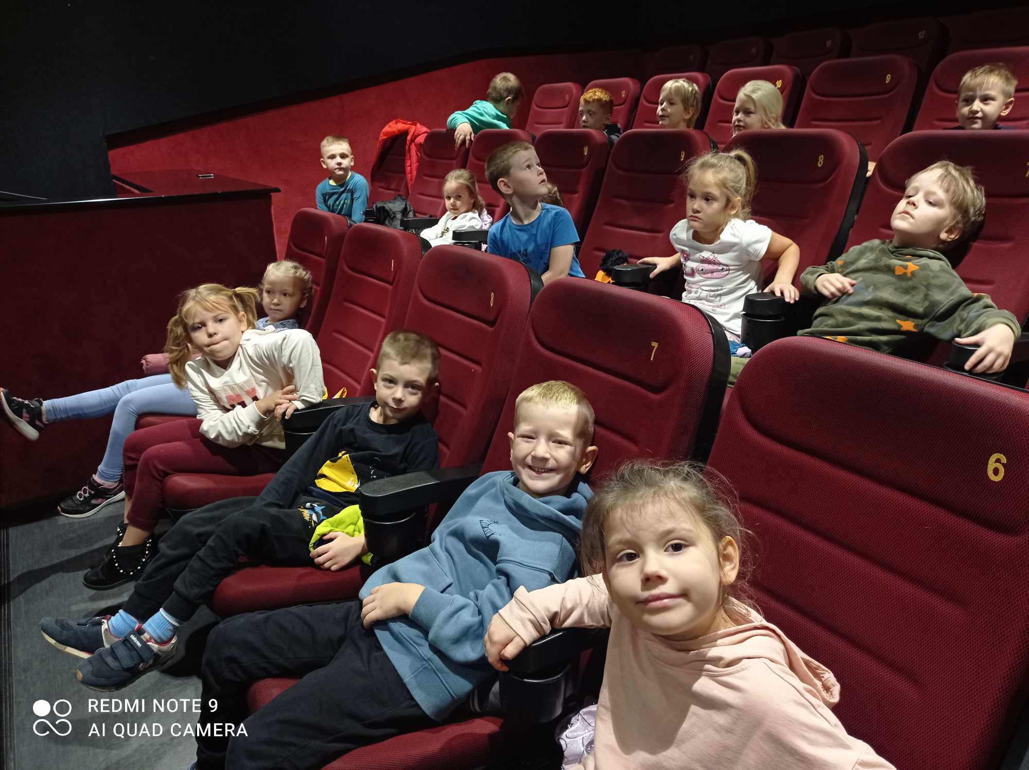 dzieci w kinie