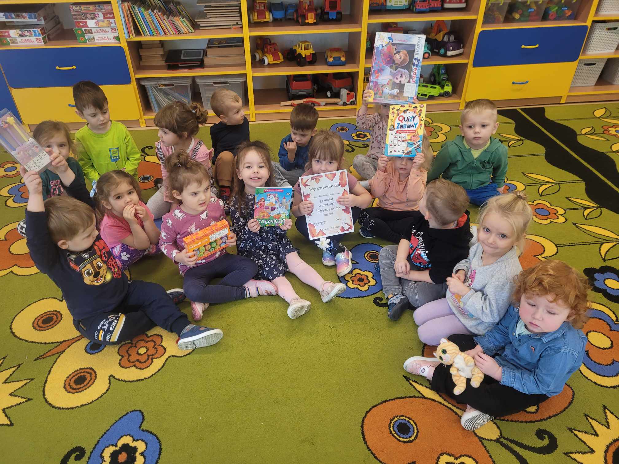dzieci z nagrodami